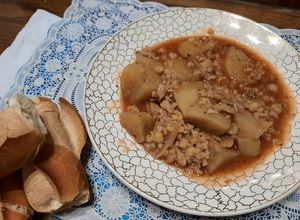 Una foto de Potaje de garbanzos, papa y arroz