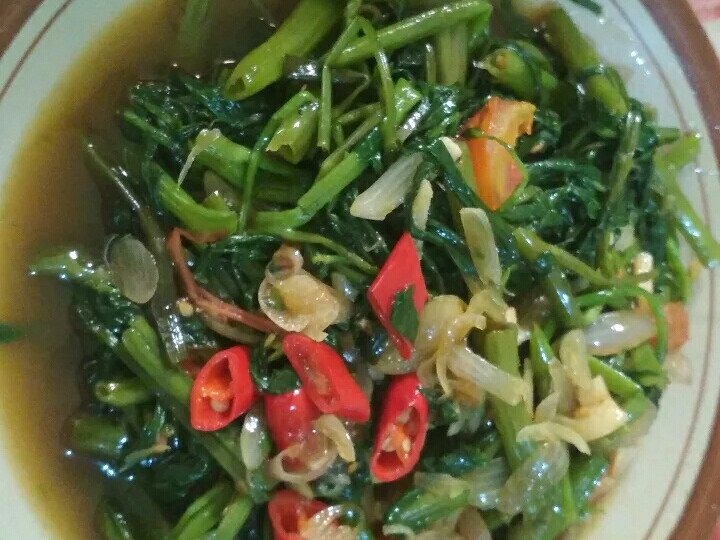 Bagaimana Membuat Tumis kangkung saus tiram, Lezat