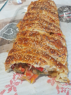 Una foto de Trenza de hojaldre con pollo