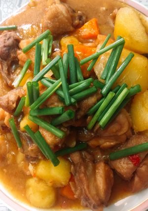 Hình của món Gà kho củ quả cay.
