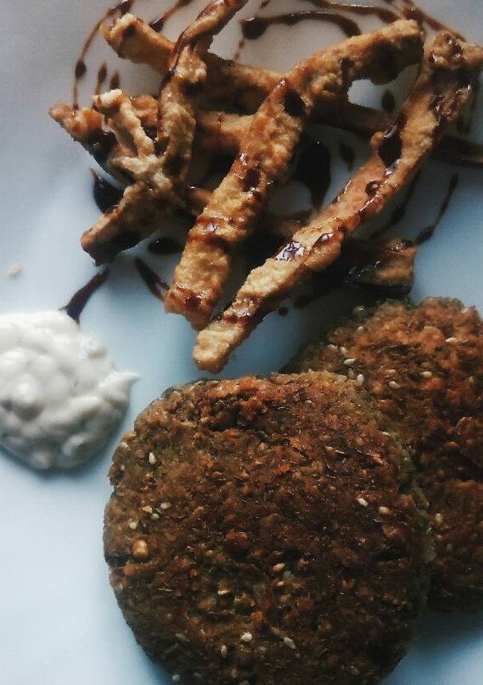 Una foto de Hamburguesas veganas con berenjena en tempura