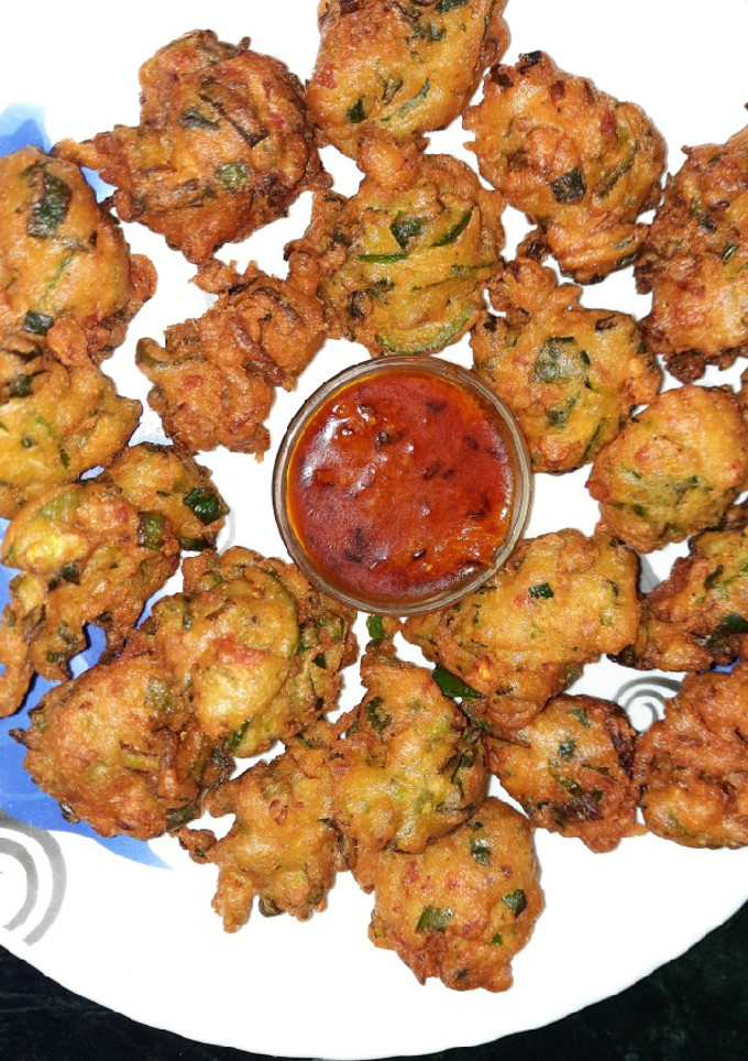 A picture of Spring onion fritters.