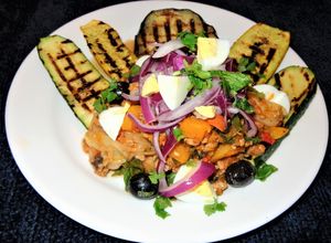 Una foto de PICADILLO DE POLLO CON VEGETALES. JON STYLE