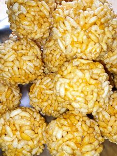 मुरमुरे के लड्डू (Murmure ke laddu recipe in hindi) रेसिपी मुख्य फोटो