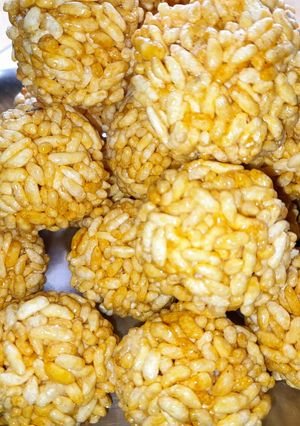 मुरमुरे के लड्डू (Murmure ke laddu recipe in hindi) रेसिपी मुख्य फोटो