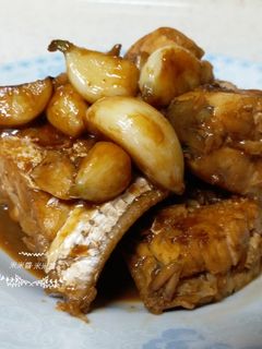 蒜燒剝皮魚 的食譜成品照片