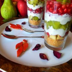 Poki yoghurt parfait A picture of Poki yoghurt parfait.