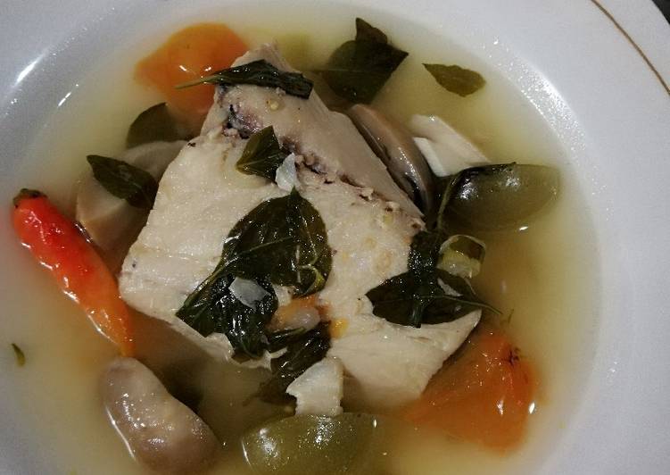 Resep Sup Ikan Tenggiri &amp; Jamur Merang Kuah Asam Pedas yang Lezat