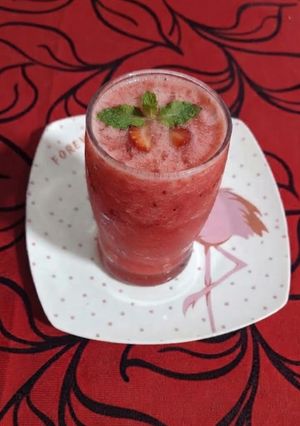 صورة لوصفة سموذي البطيخ والفراولة🍓🍉