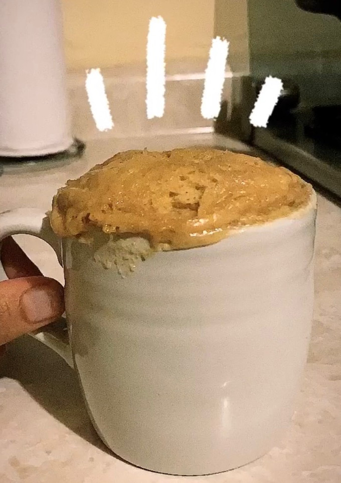 Una foto de Mug cake de mantequilla de cacahuate KETO gluten free en 5 minutos sin horno de gas