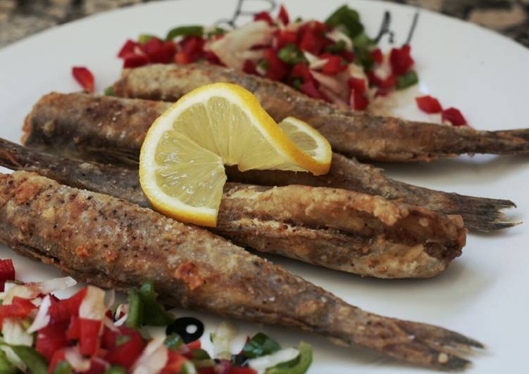 Bacaladilla rebozada🐟 y ensalada de pimientos🎇