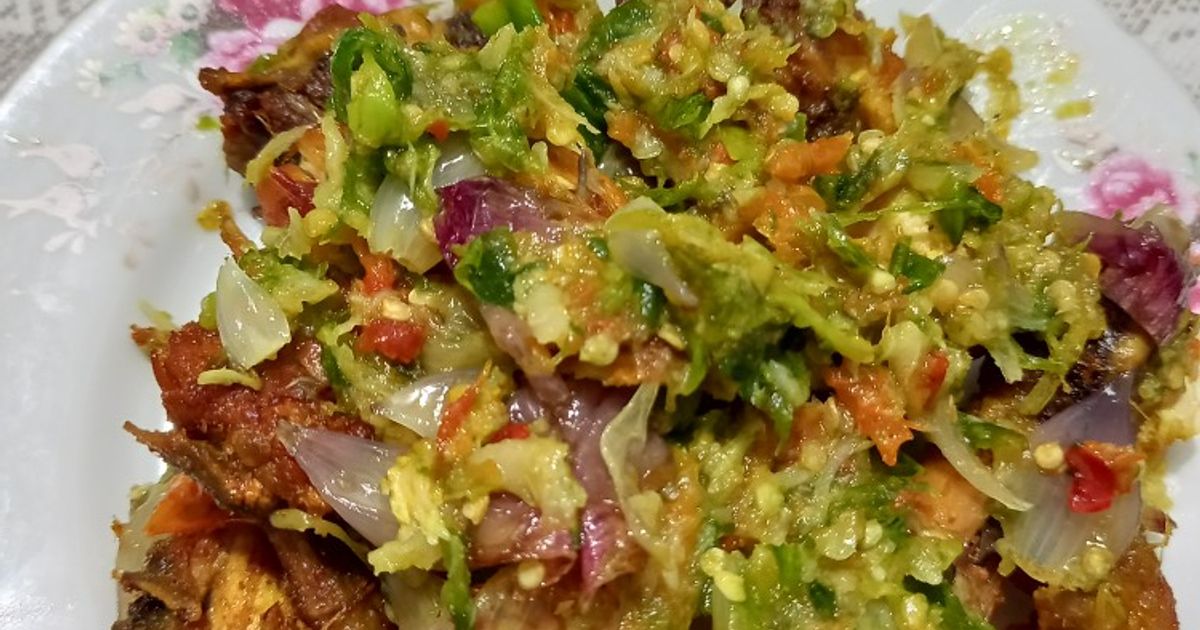 Ayam goreng penyet sambel