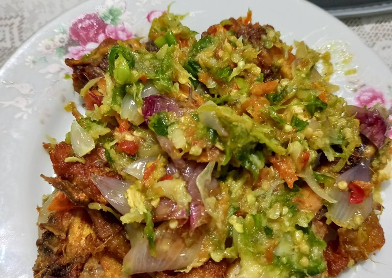 Ayam goreng penyet sambel