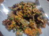 Revuelto de guisantes y cebolla