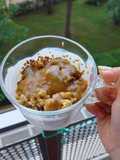 Bol de yogur crunchy con dátiles