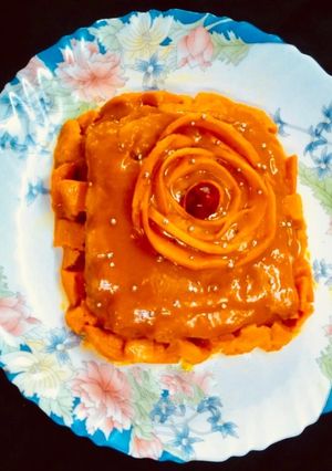 A picture of Glaze Mango Cake.