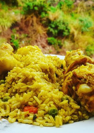 Una foto de Arroz verde con pollo 🍗