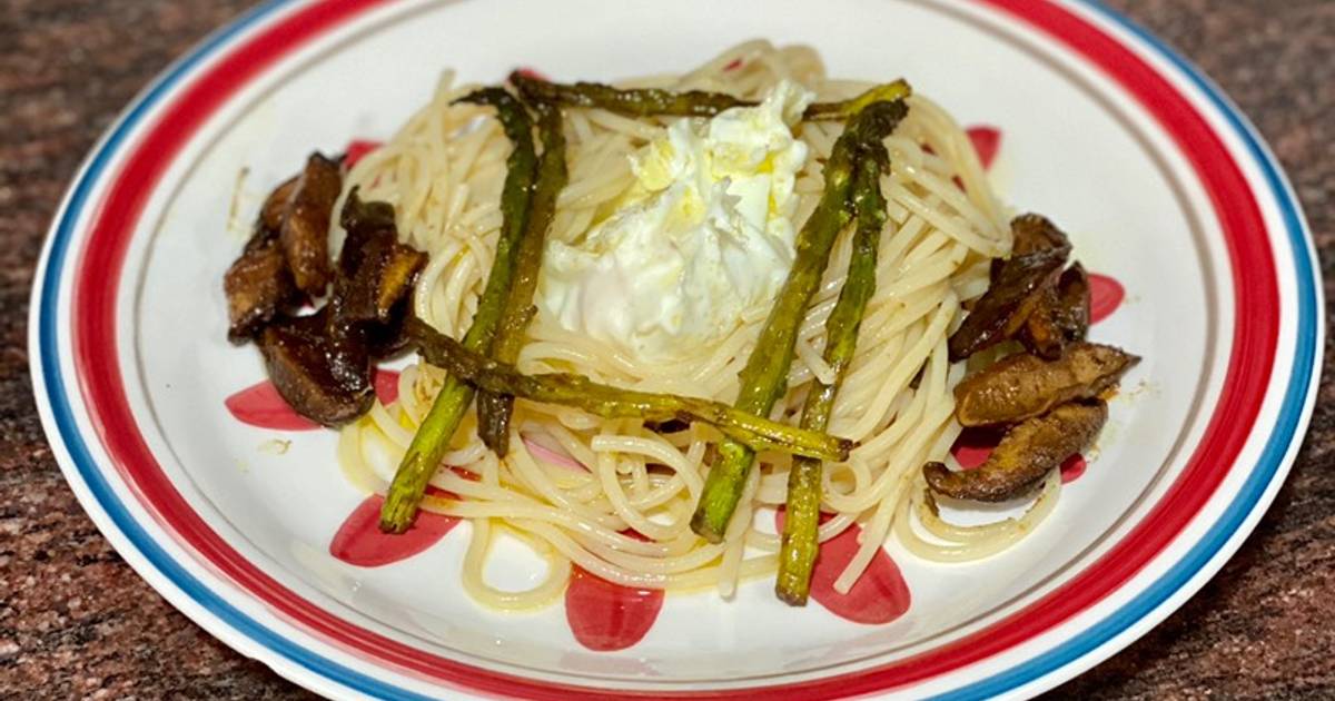 Spaguetti con shiitake y trigueros al curry, soja y vinagre de Jerez Receta de