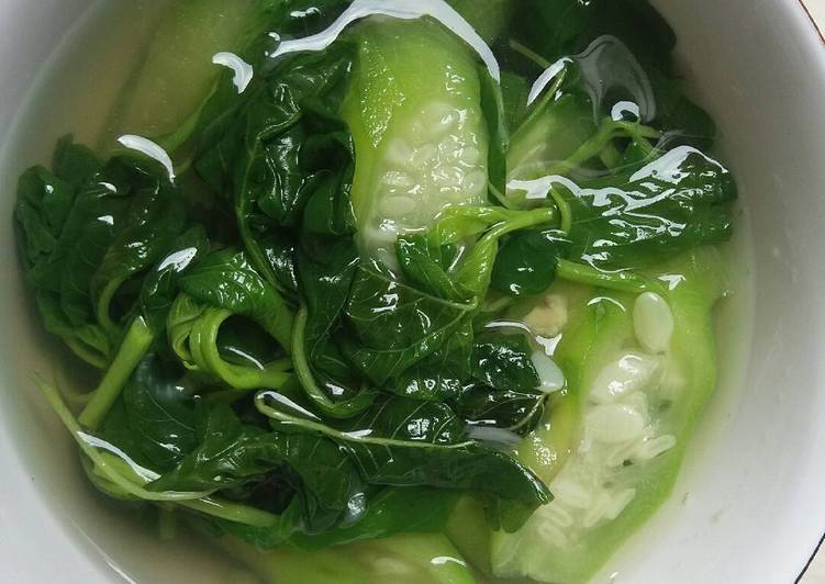 Cara termudah untuk Musim Dingin LezatSayur bening bayam dan gambas