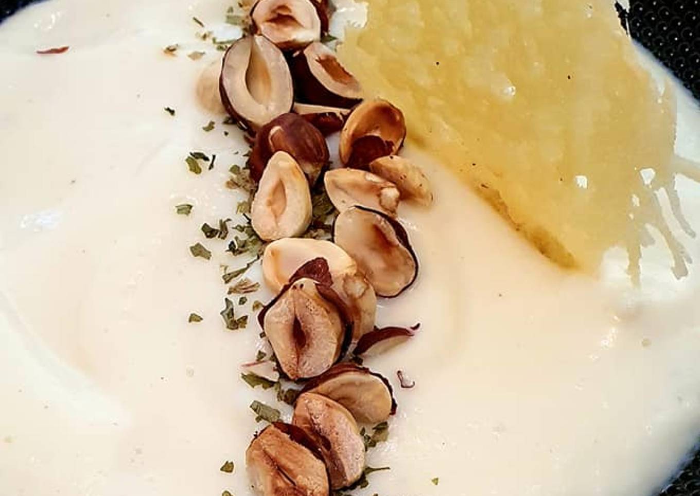 Velouté de Panais aux Noisettes grillées