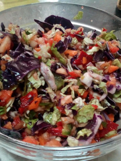 Una foto de Ensalada variada de col