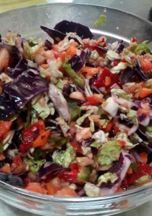 Una foto de Ensalada variada de col
