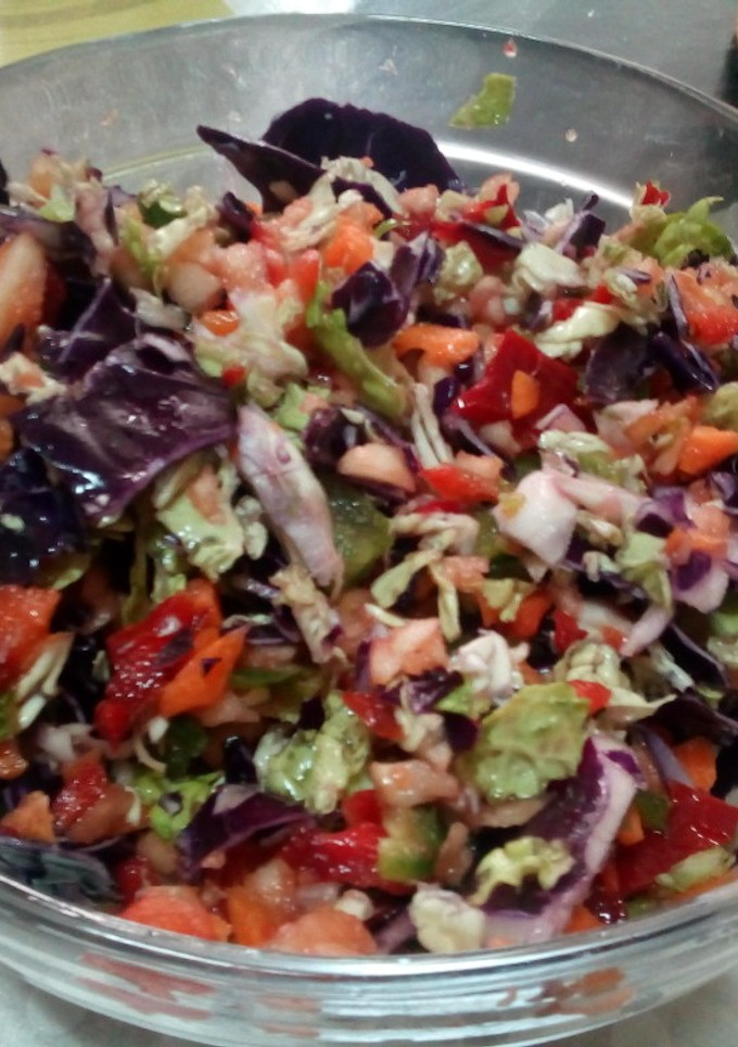 Una foto de Ensalada variada de col