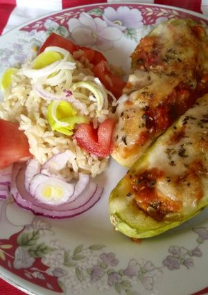 Una foto de Zucchini rellenos. Veganos