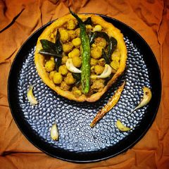 A picture of Crispy masala chana katori.