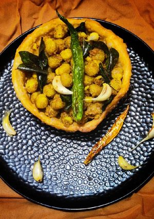 A picture of Crispy masala chana katori.