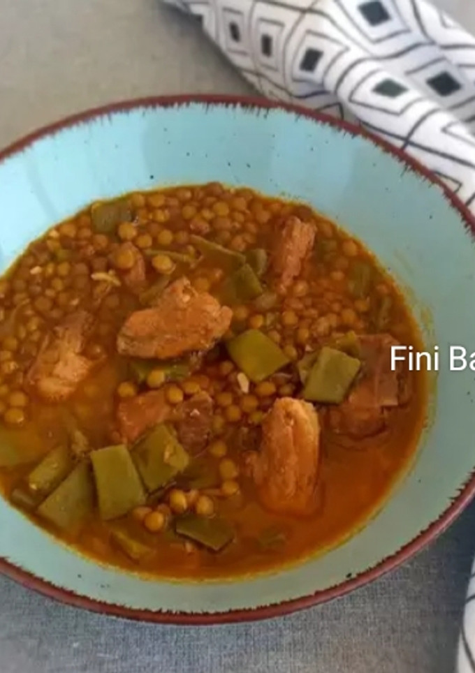 Una foto de Lentejas con costillar y bajocas(judías)