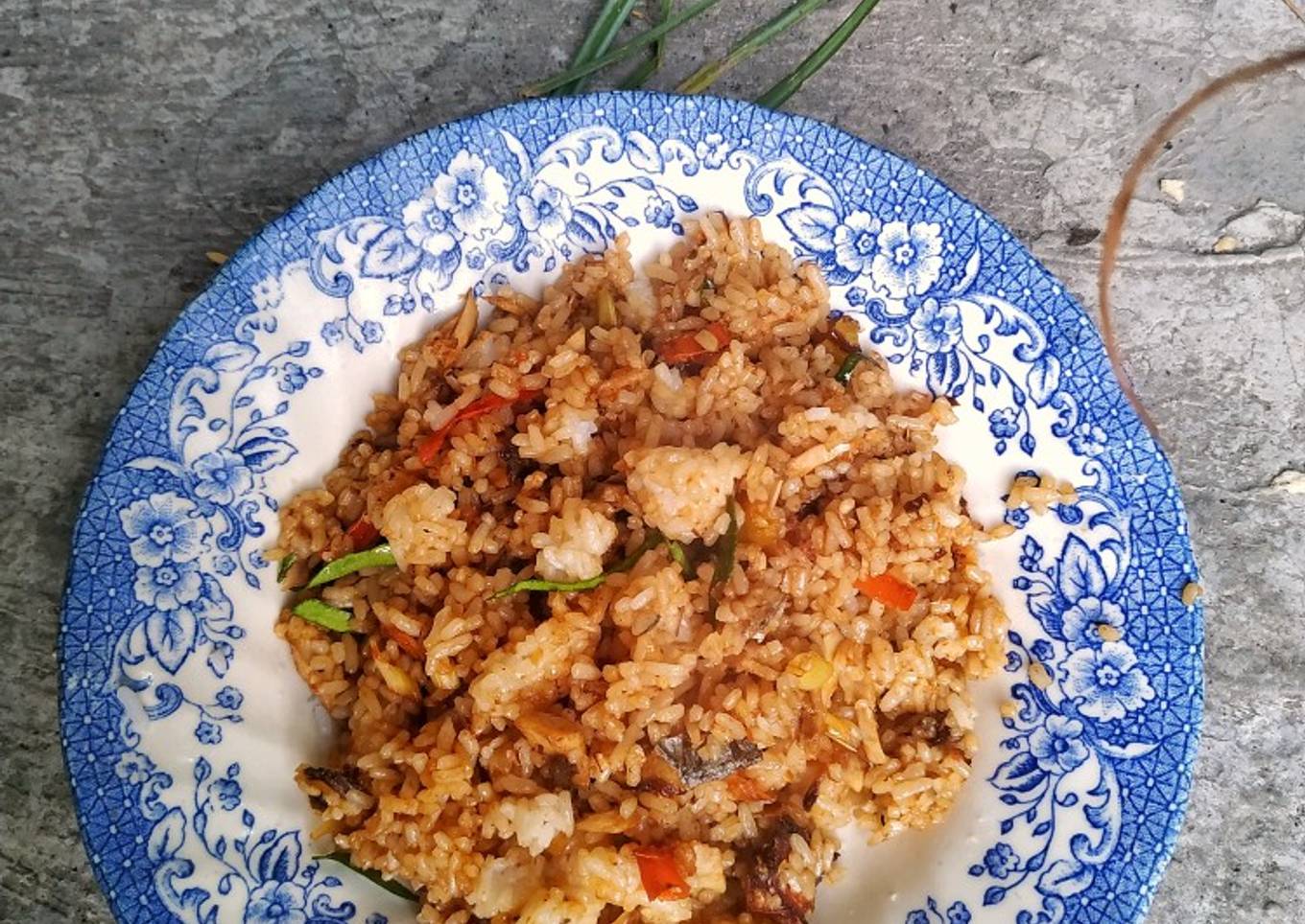 Nasi goreng tom yam tuna