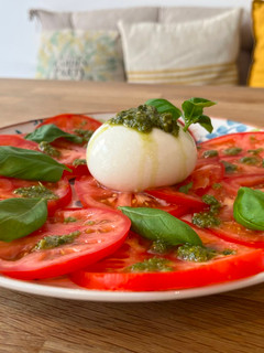 Una foto de Ensalada de burrata