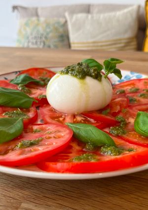 Una foto de Ensalada de burrata