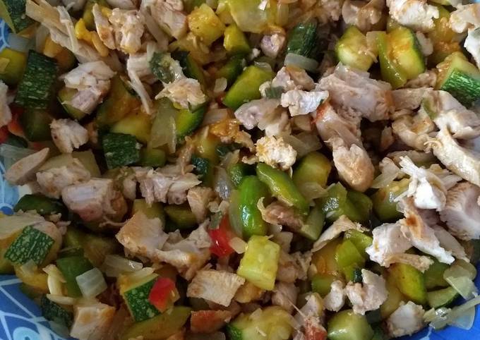 Pollo salteado con verduras, muy simple Receta de Lorena Bertoni 😋- Cookpad