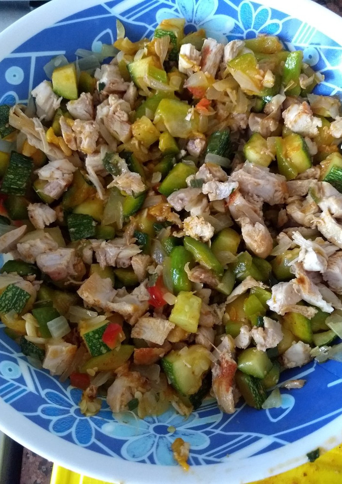 Una foto de Pollo salteado con verduras, muy simple