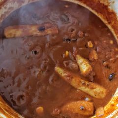 A picture of Vegan sausage chilli.