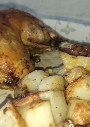 Una foto de Muslo de pollo con mostaza y limón