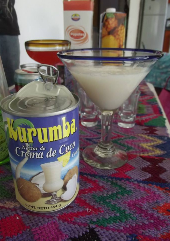 Una foto de Cóctel de coco, pulque y tequila geras