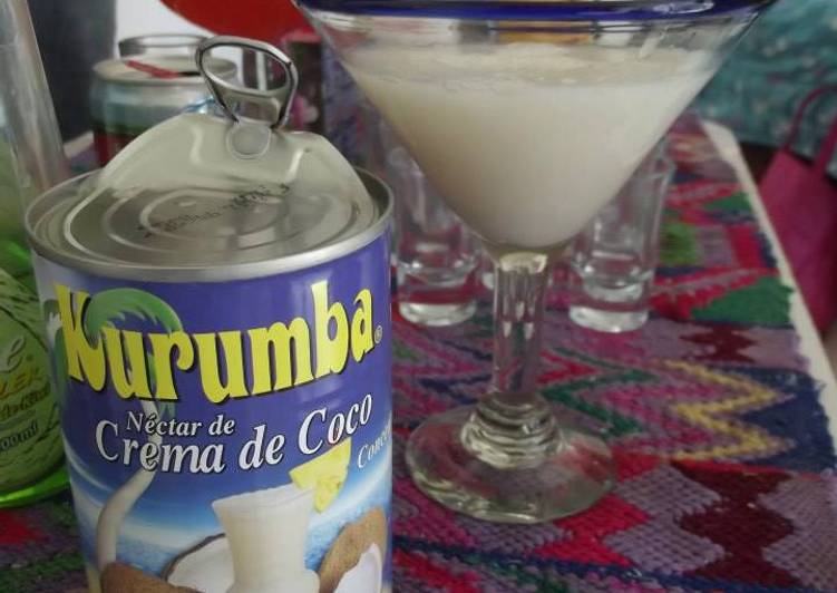 Cóctel de coco, pulque y tequila geras