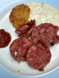 Cotechino e zampone grigliati nel BBQ con rosti di patate e salsa menta e yogurt