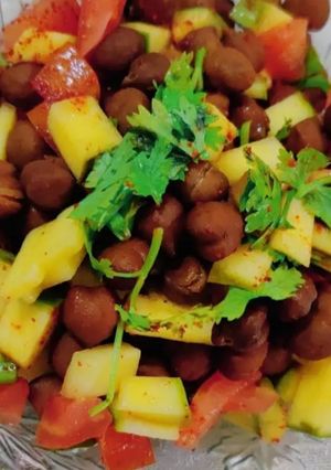 चना चाट (chana chaat recipe in Hindi) रेसिपी मुख्य फोटो