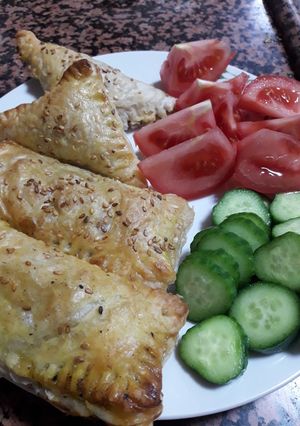 صورة لوصفة فطاير بحشوة صدر دجاج مع خضار و بطاطا مع زيتون 🌹🥰