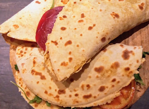 Foto di Piadine veloce con farina di ceci