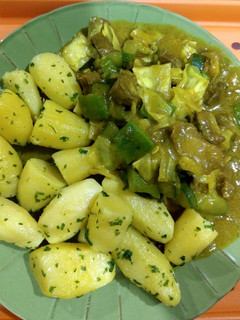 A picture of Potatoes in creamy sauce.