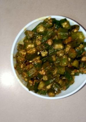 चटपटी भिंडी (chatpati bhindi recipe in Hindi) रेसिपी मुख्य फोटो