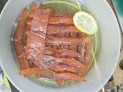 Una foto de hinojo con salmón