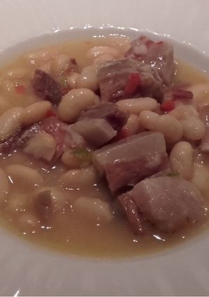Una foto de Pochas con tocino