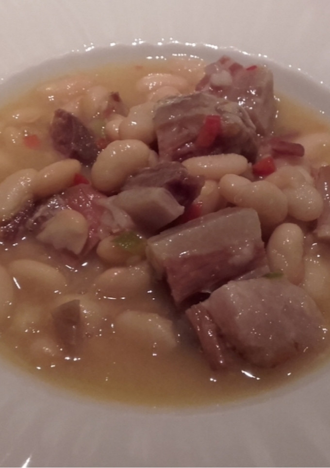 Una foto de Pochas con tocino