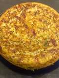 Tortilla de garbanzos con pimiento y aceitunas